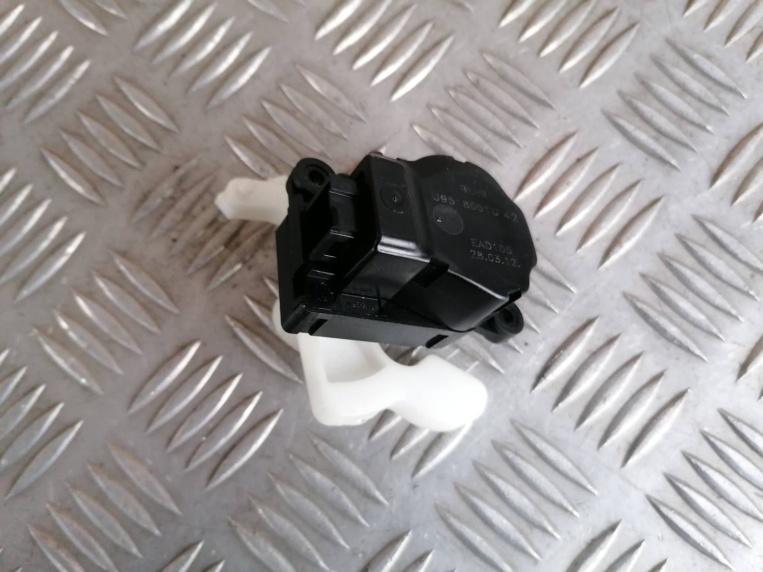 Apsildes sistēmas aktuators priekš OPEL ASTRA J 2012 3 Apsildes sistēmas aktuators priekš OPEL ASTRA J 2012