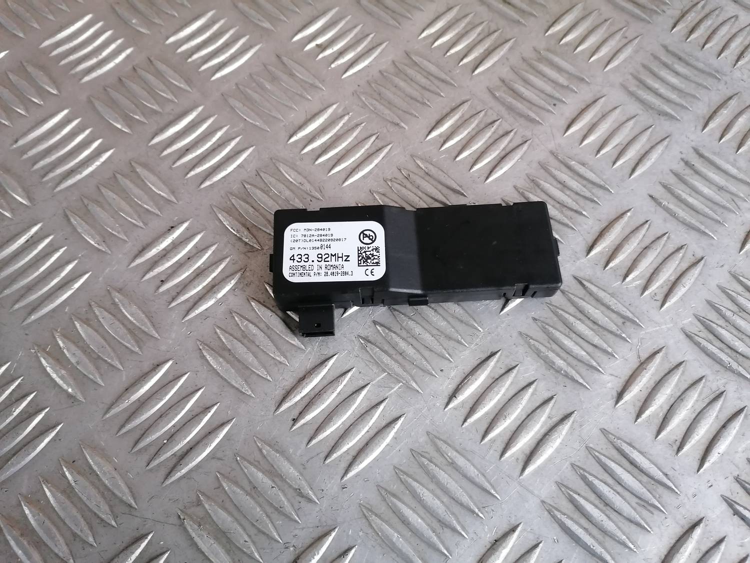 Antenas pastiprinātāja bloks priekš OPEL ASTRA J 2012 2 Antenas pastiprinātāja bloks priekš OPEL ASTRA J 2012