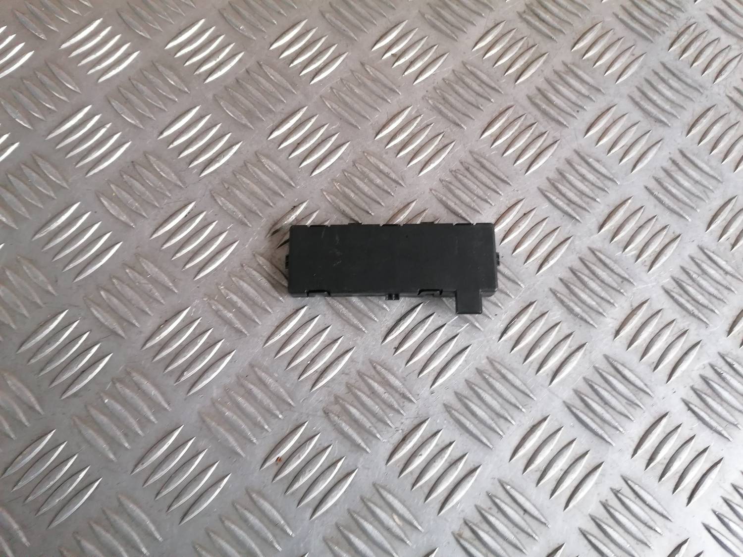 Antenas pastiprinātāja bloks priekš OPEL ASTRA J 2012 3 Antenas pastiprinātāja bloks priekš OPEL ASTRA J 2012