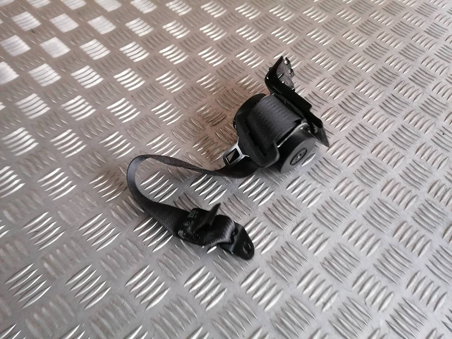 Aizmugurējā labā drošības josta priekš OPEL ASTRA J 2012 1 Aizmugurējā labā drošības josta priekš OPEL ASTRA J 2012