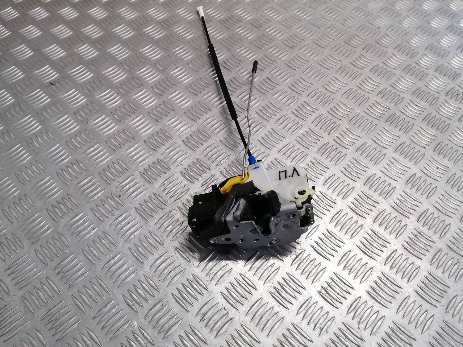 Priekšējo kreiso durvju slēdzene priekš OPEL ASTRA J 2012