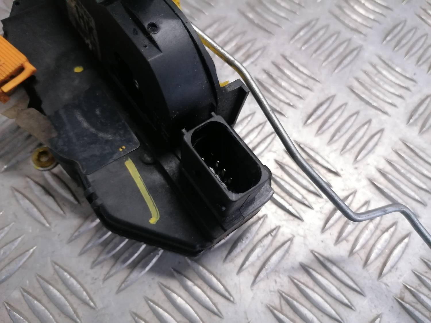 Priekšējo kreiso durvju slēdzene priekš OPEL ASTRA J 2012