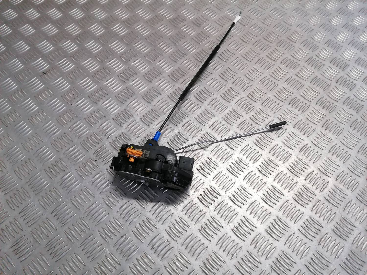 Priekšējo kreiso durvju slēdzene priekš OPEL ASTRA J 2012