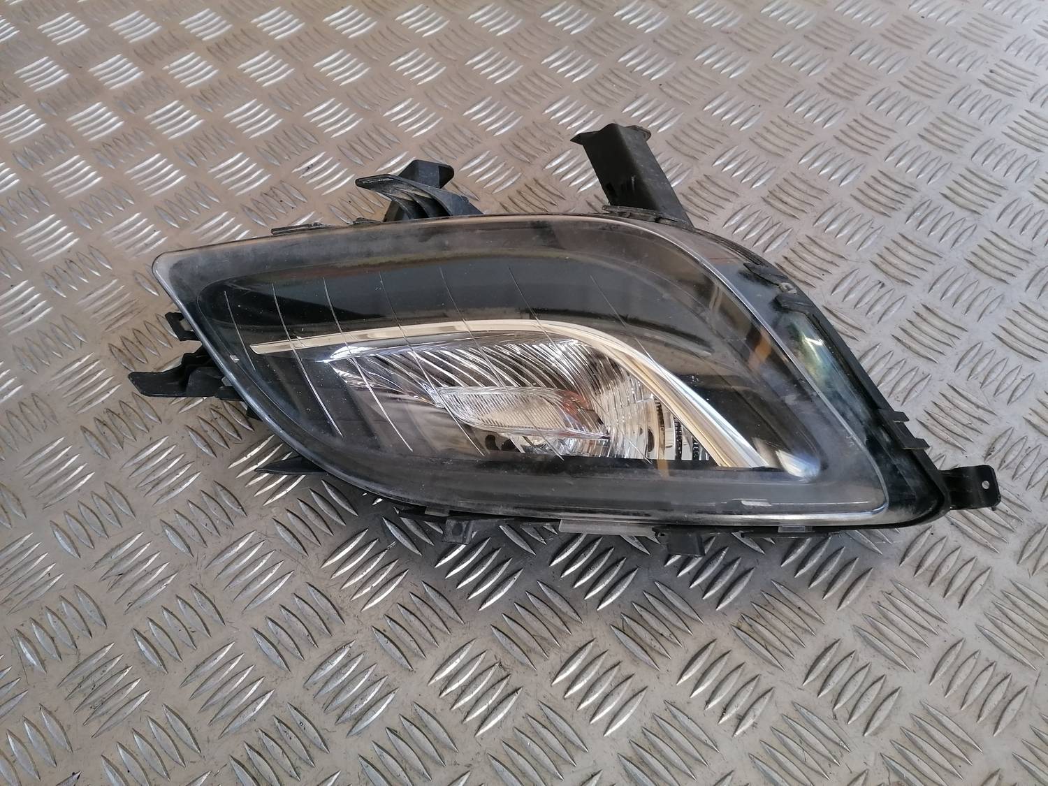 Miglas lukturis priekšā labajā pusē priekš OPEL ASTRA J 2012 2 Miglas lukturis priekšā labajā pusē priekš OPEL ASTRA J 2012