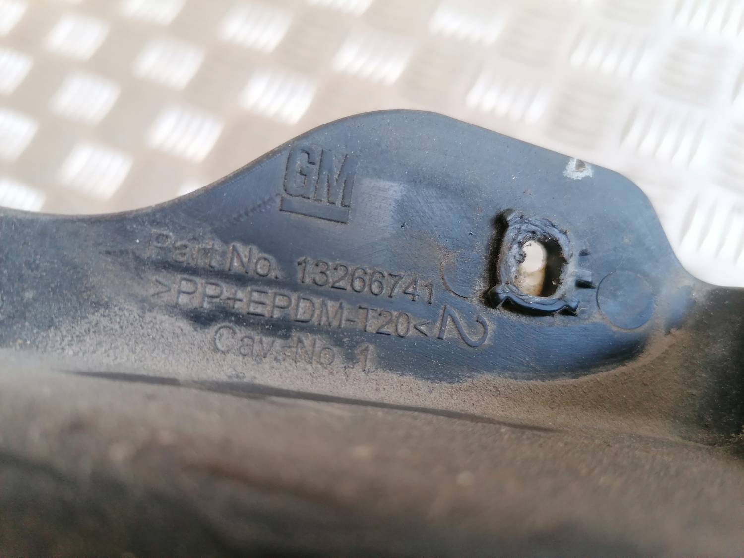 Aizmugurēja bufera kronšteins priekš OPEL ASTRA J 2012 4 Aizmugurēja bufera kronšteins priekš OPEL ASTRA J 2012