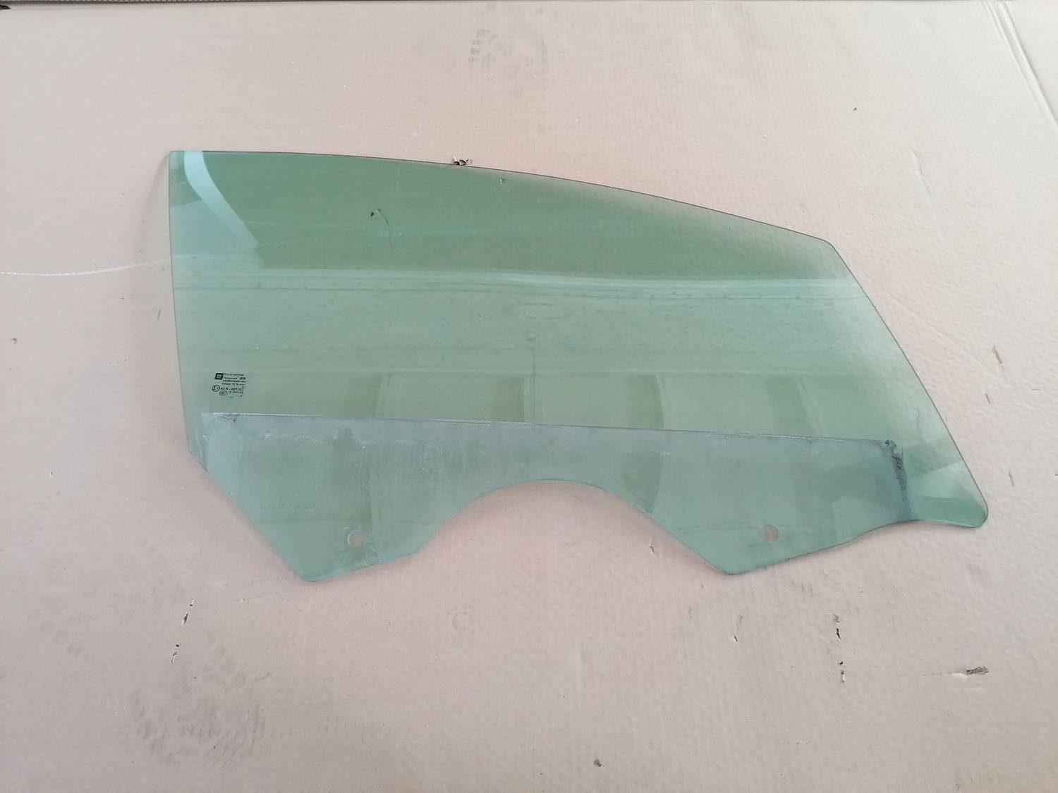 Priekšējo labo durvju stikls priekš OPEL ASTRA J 2012