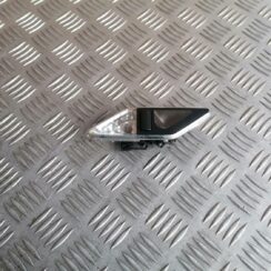 Apgaismojums aizmugurējā statņa apdarē priekš BMW 318D E46 2002 SEDAN