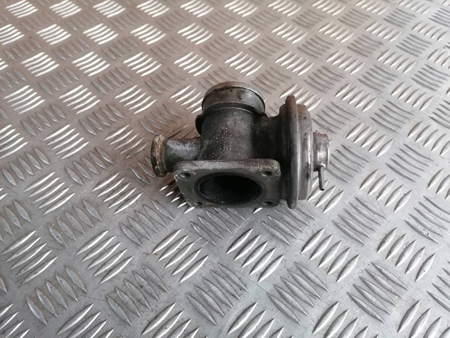 EGR vārsts priekš BMW 318D E46 2002 SEDAN 3 EGR vārsts priekš BMW 318D E46 2002 SEDAN