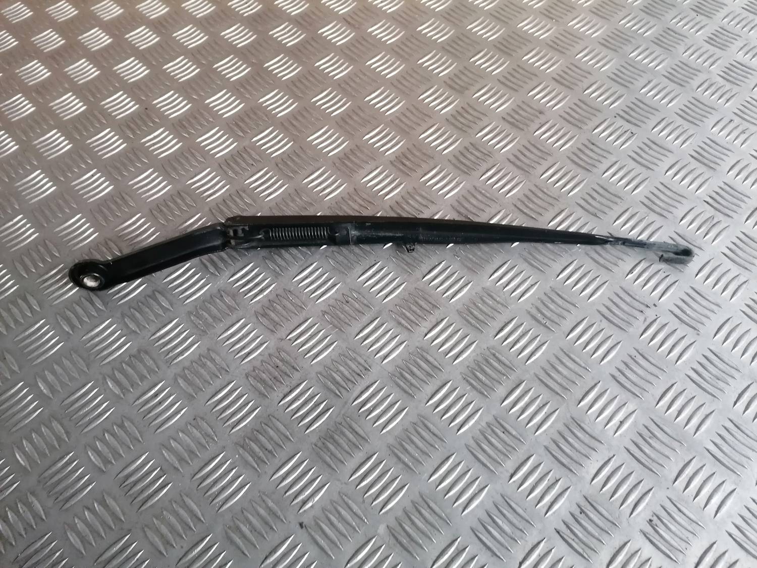 Vējstikla slotu turētājs priekš BMW 318D E46 2002 SEDAN 1 Vējstikla slotu turētājs priekš BMW 318D E46 2002 SEDAN