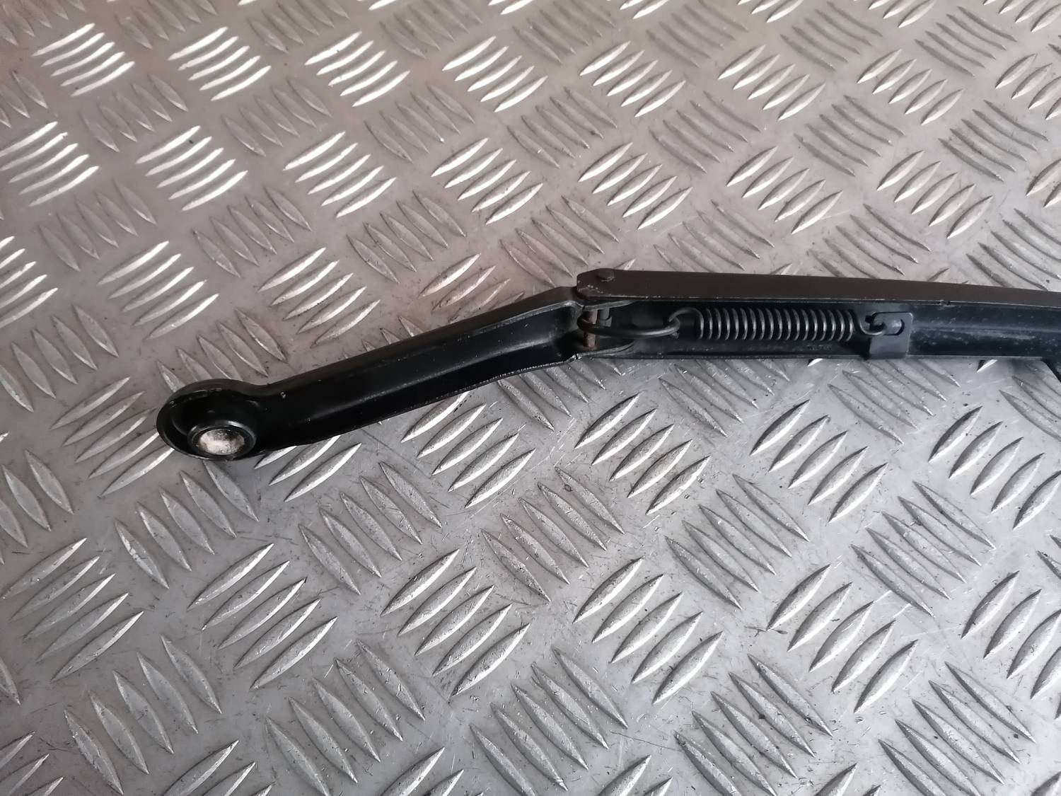 Vējstikla slotu turētājs priekš BMW 318D E46 2002 SEDAN 2 Vējstikla slotu turētājs priekš BMW 318D E46 2002 SEDAN