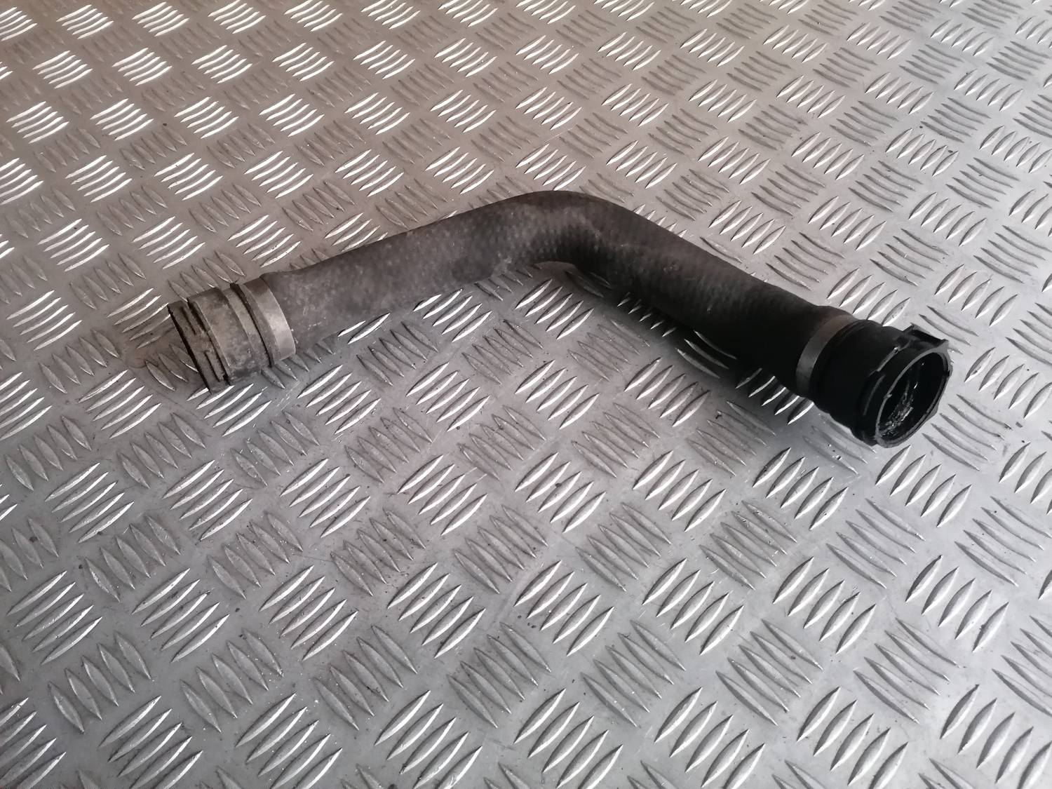 Dzesēšanas caurule priekš BMW 318D E46 2002 SEDAN 2 Dzesēšanas caurule priekš BMW 318D E46 2002 SEDAN