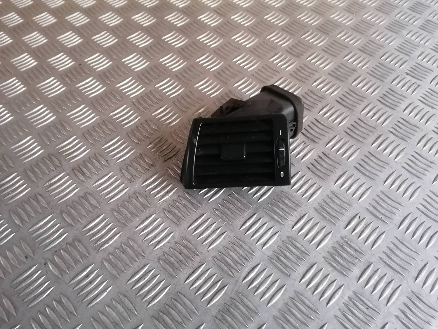 Mērinstrumentu paneļa gaisa vads, pa kreisi priekš BMW 318D E46 2002 SEDAN