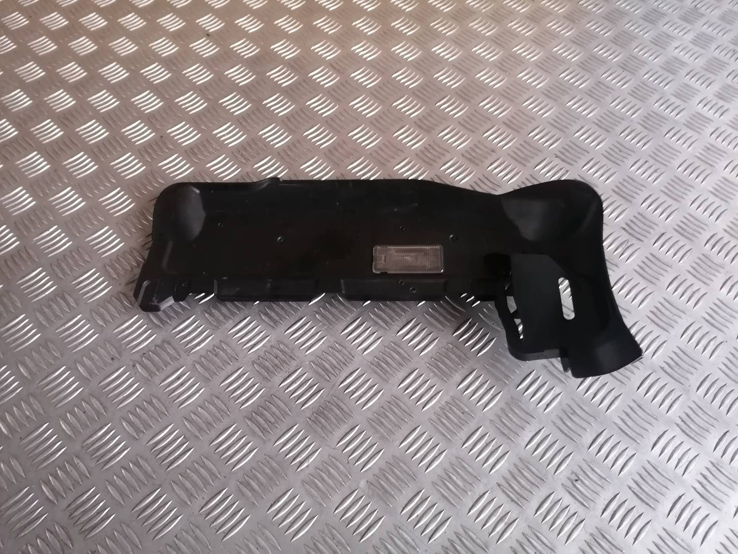 Mērinstrumentu paneļa apakšēja apdare priekš BMW 318D E46 2002 SEDAN