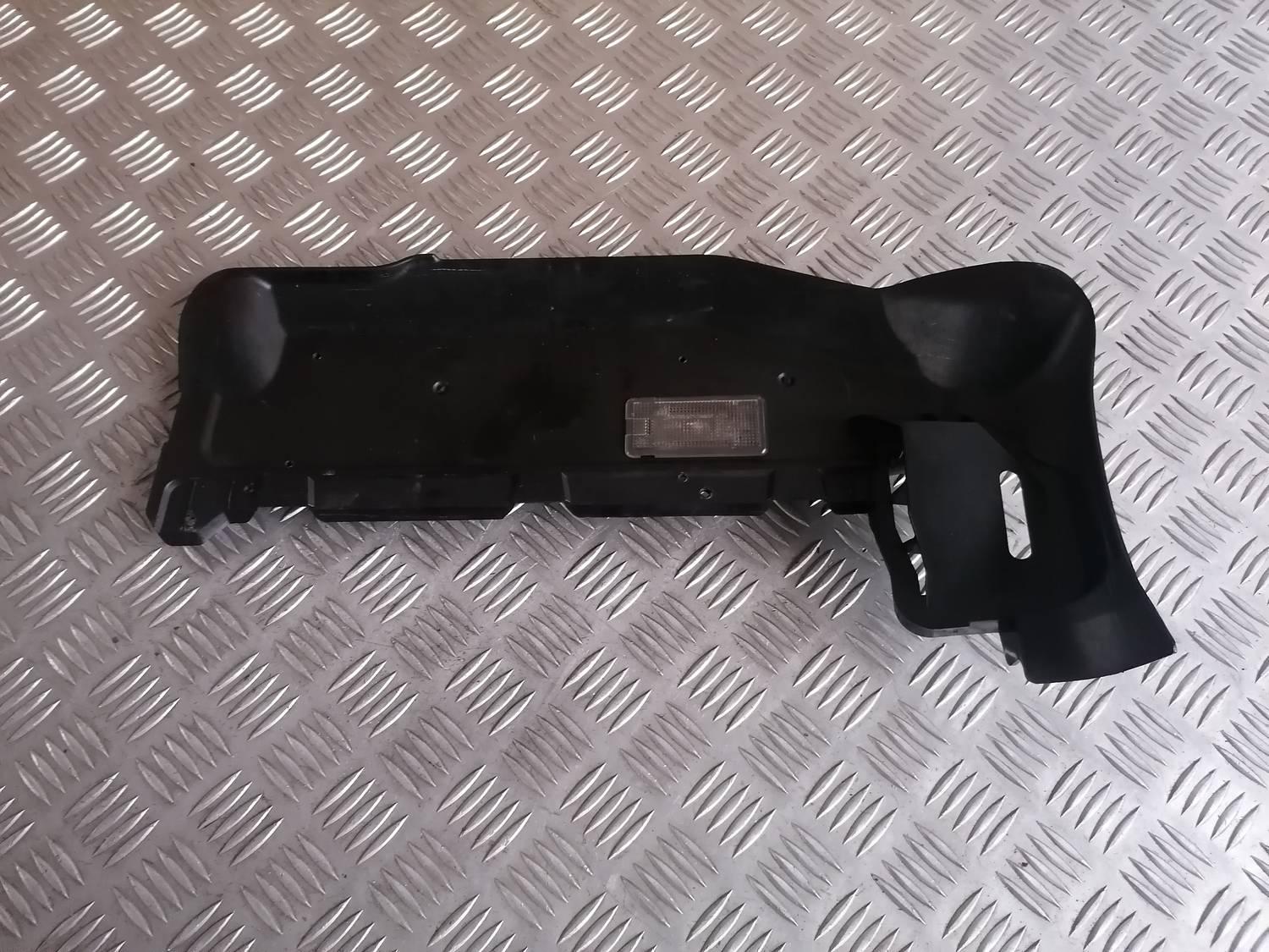 Mērinstrumentu paneļa apakšēja apdare priekš BMW 318D E46 2002 SEDAN