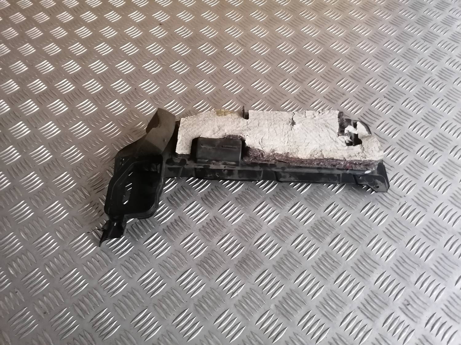 Mērinstrumentu paneļa apakšēja apdare priekš BMW 318D E46 2002 SEDAN