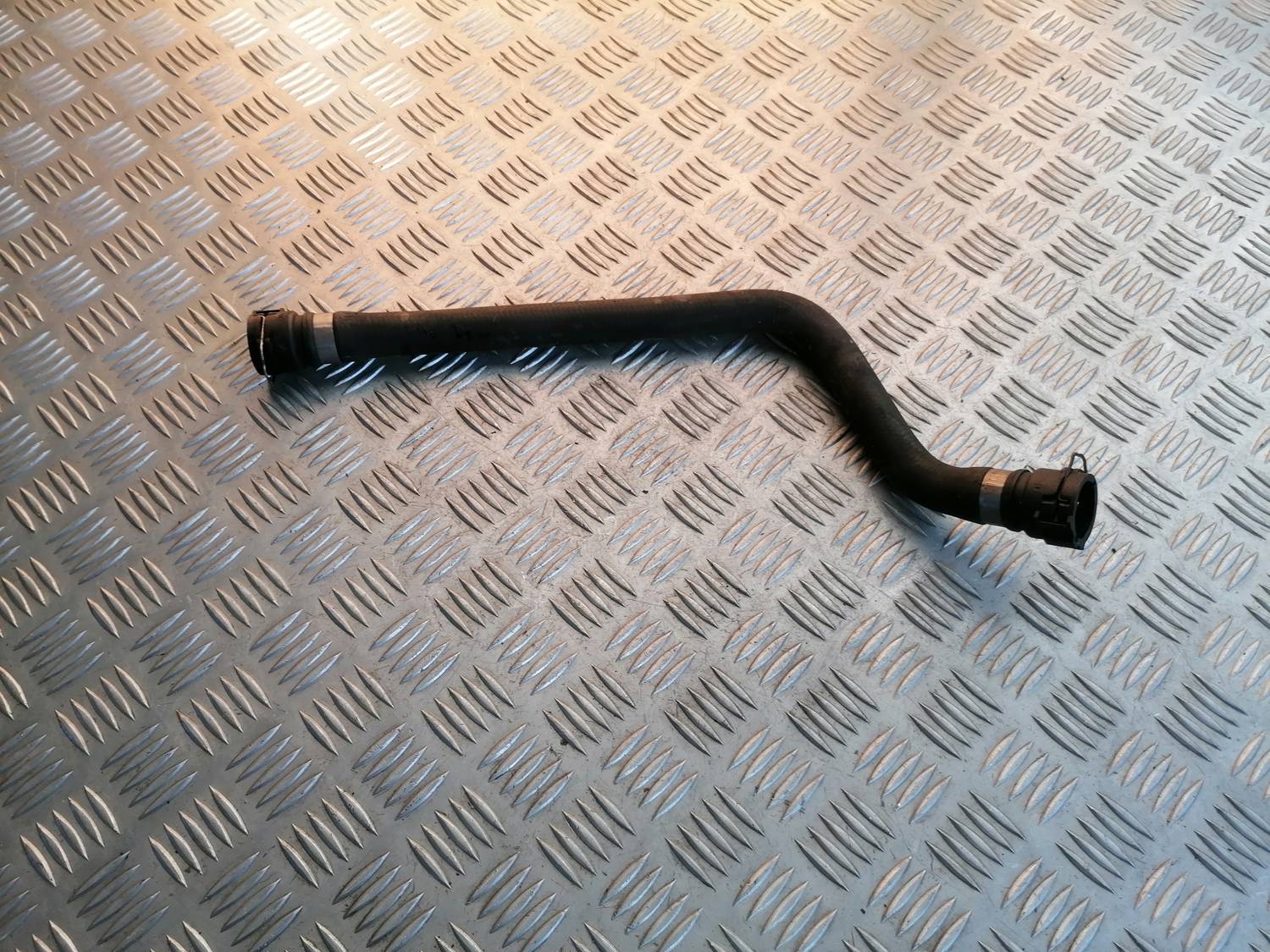 Dzesēšanas caurule priekš BMW 318D E46 2002 SEDAN 1 Dzesēšanas caurule priekš BMW 318D E46 2002 SEDAN