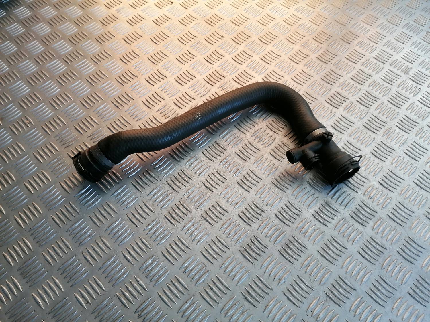 Dzesēšanas caurule priekš BMW 318D E46 2002 SEDAN 2 Dzesēšanas caurule priekš BMW 318D E46 2002 SEDAN