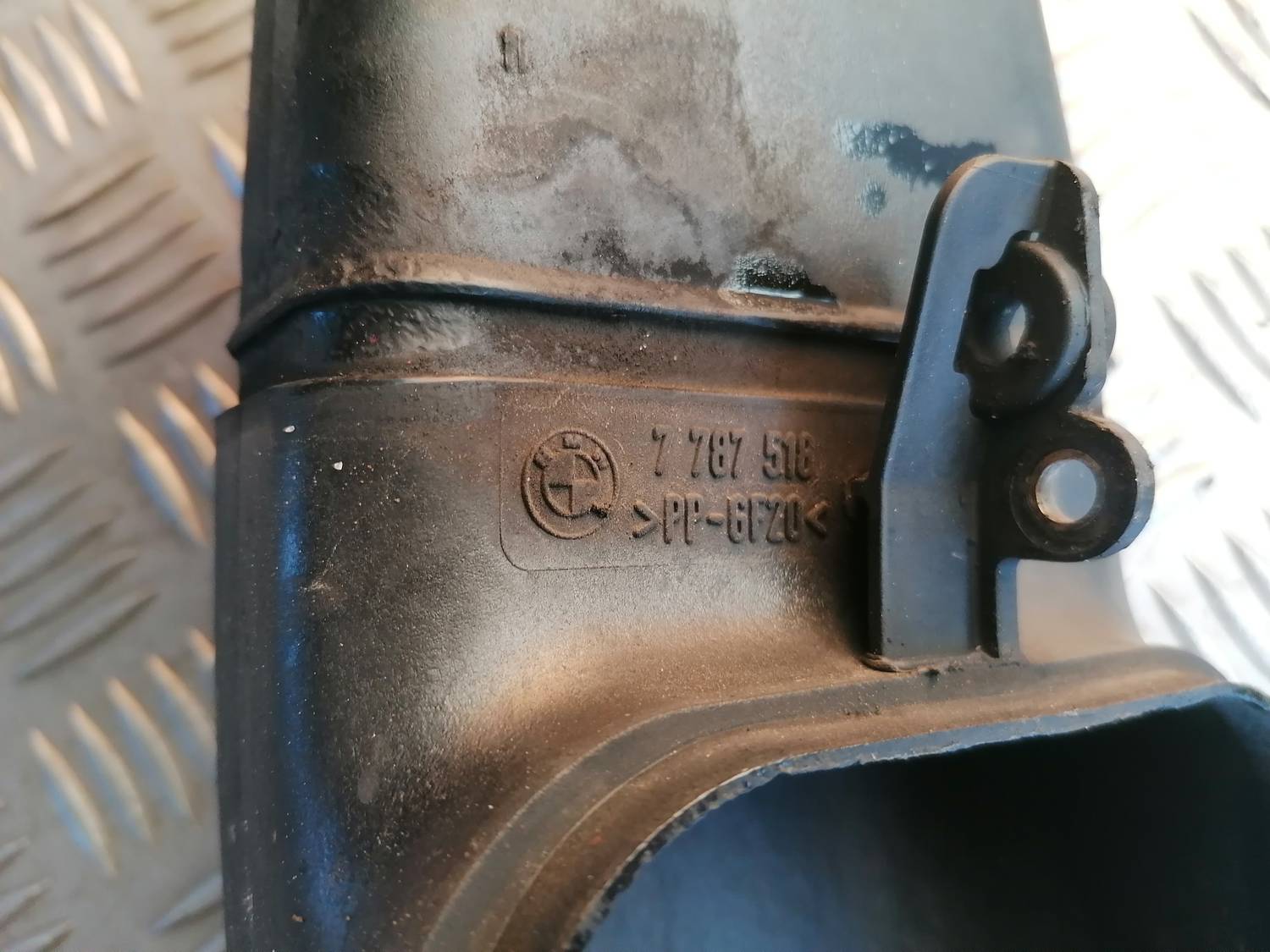 Gaisa filtra korpusa caurule priekš BMW 318D E46 2002 SEDAN