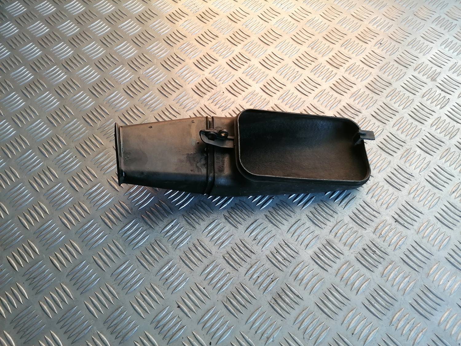 Gaisa filtra korpusa caurule priekš BMW 318D E46 2002 SEDAN