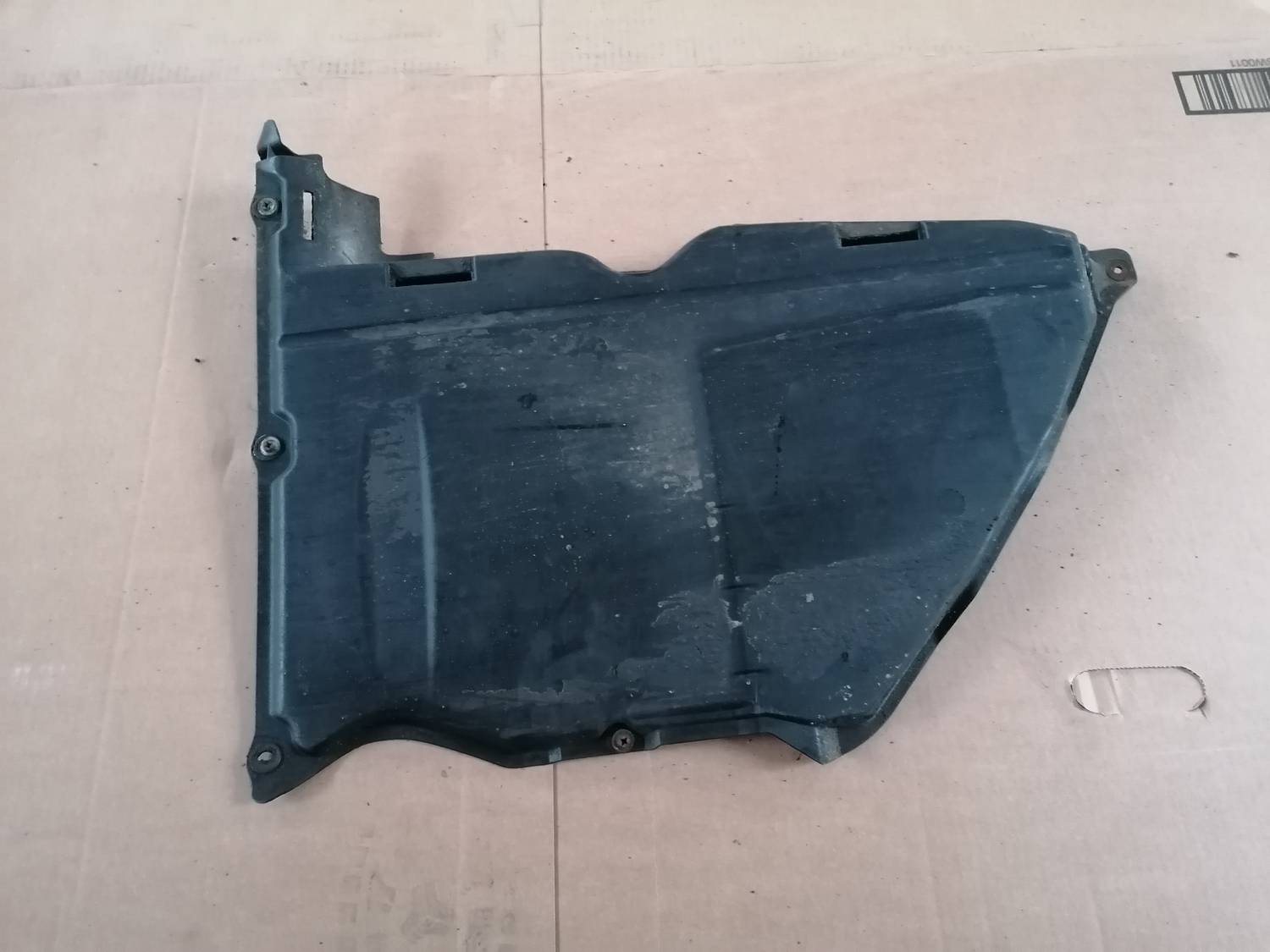 Virsbūves apakšējais aizsargs priekš BMW 318D E46 2002 SEDAN