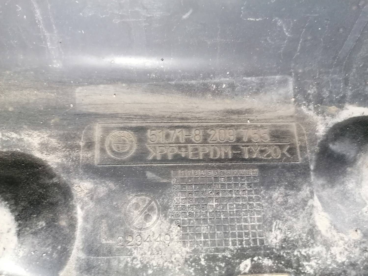 Ārēja sliekšņa kreisa uzlika priekš BMW 318D E46 2002 SEDAN 4 Ārēja sliekšņa kreisa uzlika priekš BMW 318D E46 2002 SEDAN