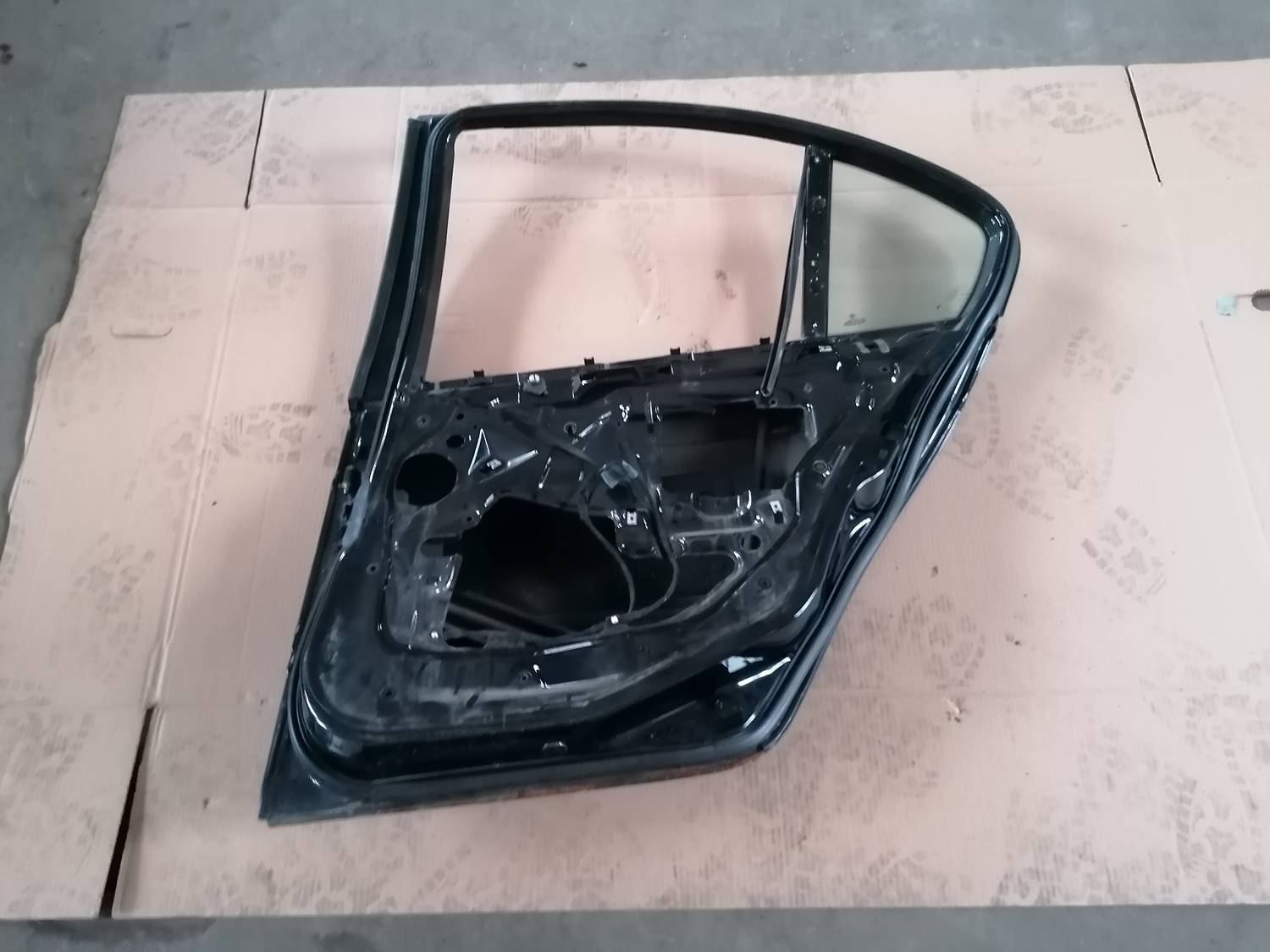 Aizmugurējās labās durvis priekš BMW 318D E46 2002 SEDAN