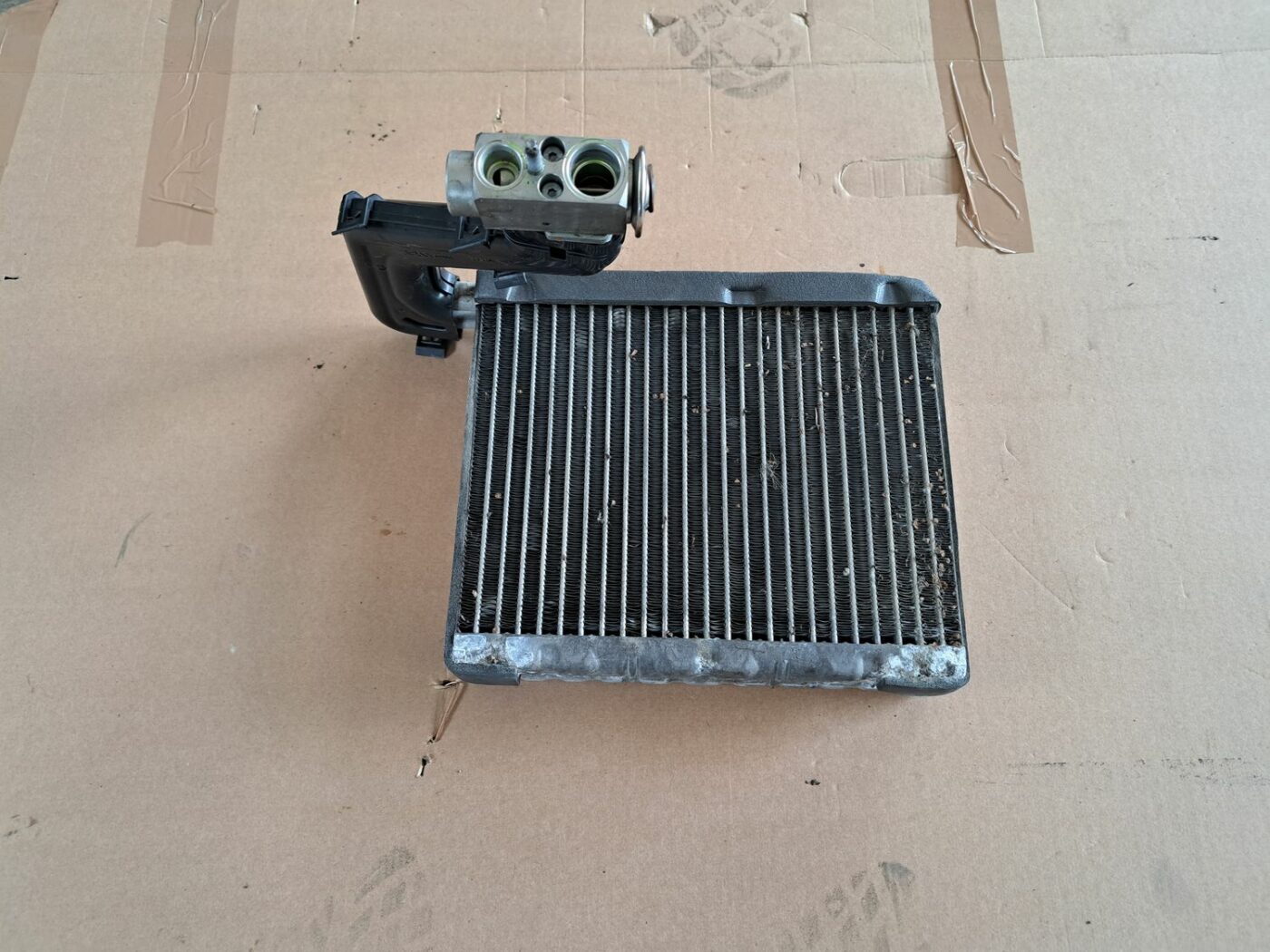 Gaisa kondicionēšanas radiators salonā priekš VOLVO V70 2009 1 Gaisa kondicionēšanas radiators salonā priekš VOLVO V70 2009