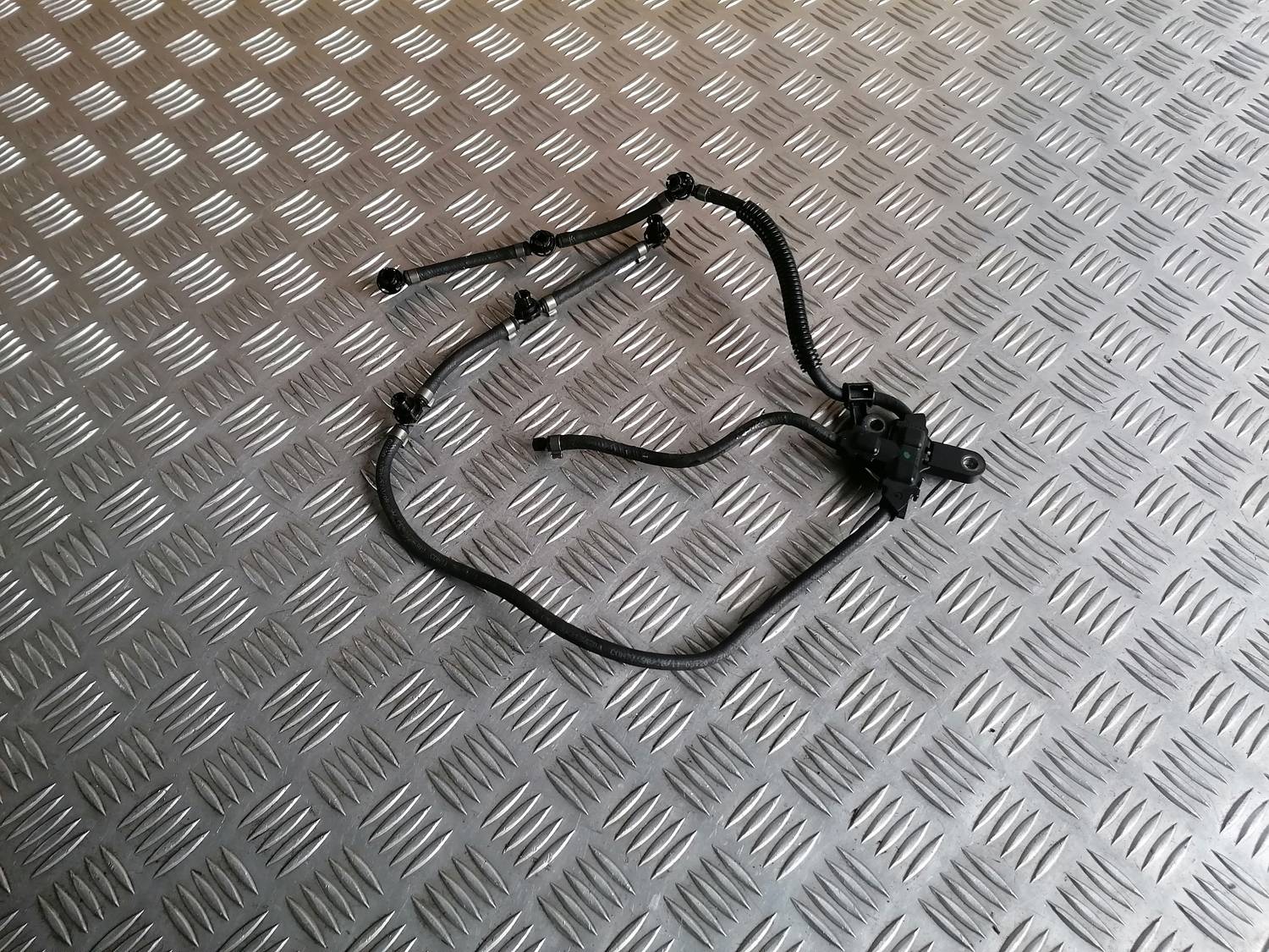 Degvielas atgriešanas caurule priekš MERCEDES BENZ ML280 2008 OBSIDIAN BLACK 1 Degvielas atgriešanas caurule priekš MERCEDES BENZ ML280 2008 OBSIDIAN BLACK