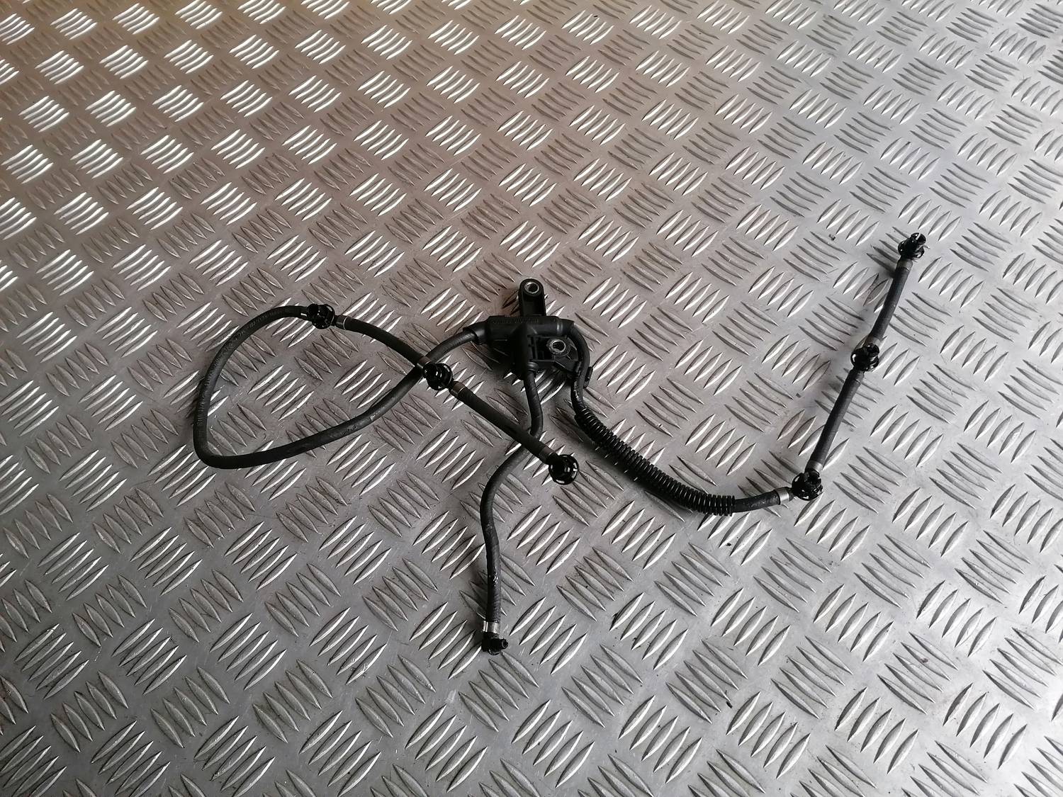 Degvielas atgriešanas caurule priekš MERCEDES BENZ ML280 2008 OBSIDIAN BLACK 2 Degvielas atgriešanas caurule priekš MERCEDES BENZ ML280 2008 OBSIDIAN BLACK