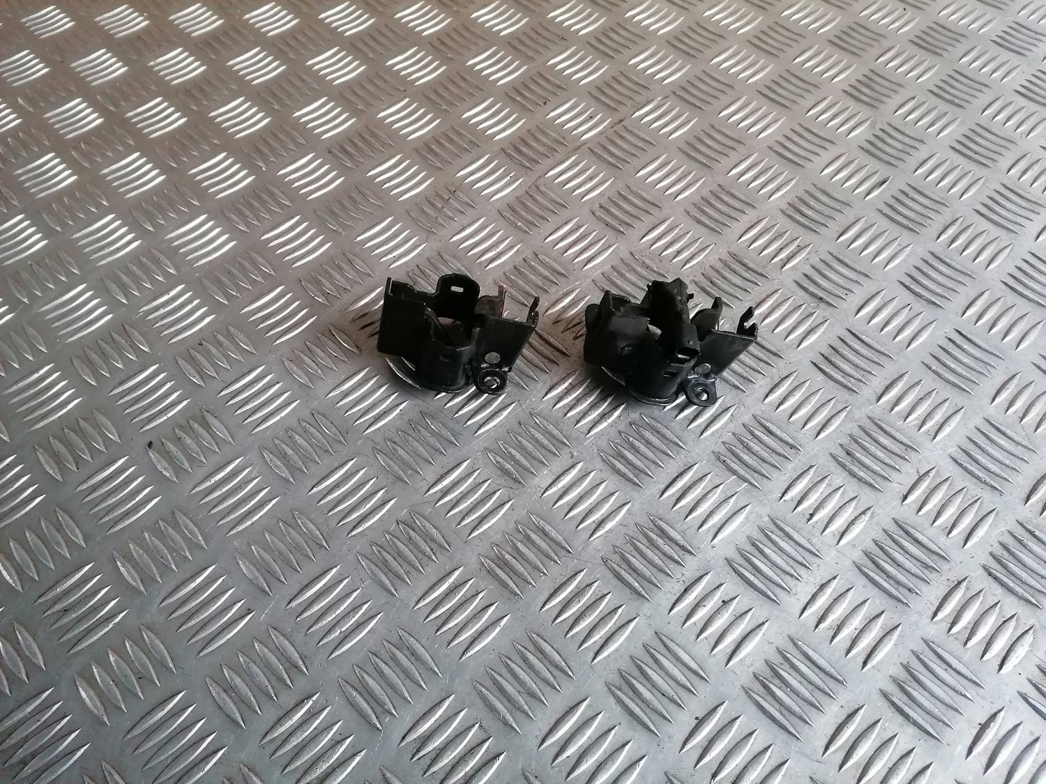 Pārsega slēdzene priekš MERCEDES BENZ ML280 2008 OBSIDIAN BLACK 1 Pārsega slēdzene priekš MERCEDES BENZ ML280 2008 OBSIDIAN BLACK