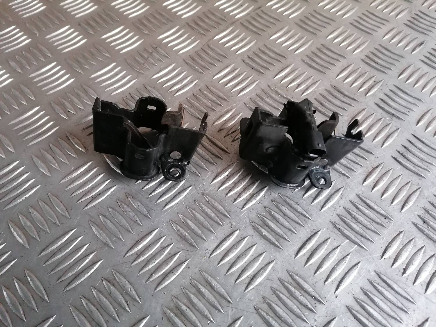 Pārsega slēdzene priekš MERCEDES BENZ ML280 2008 OBSIDIAN BLACK 2 Pārsega slēdzene priekš MERCEDES BENZ ML280 2008 OBSIDIAN BLACK