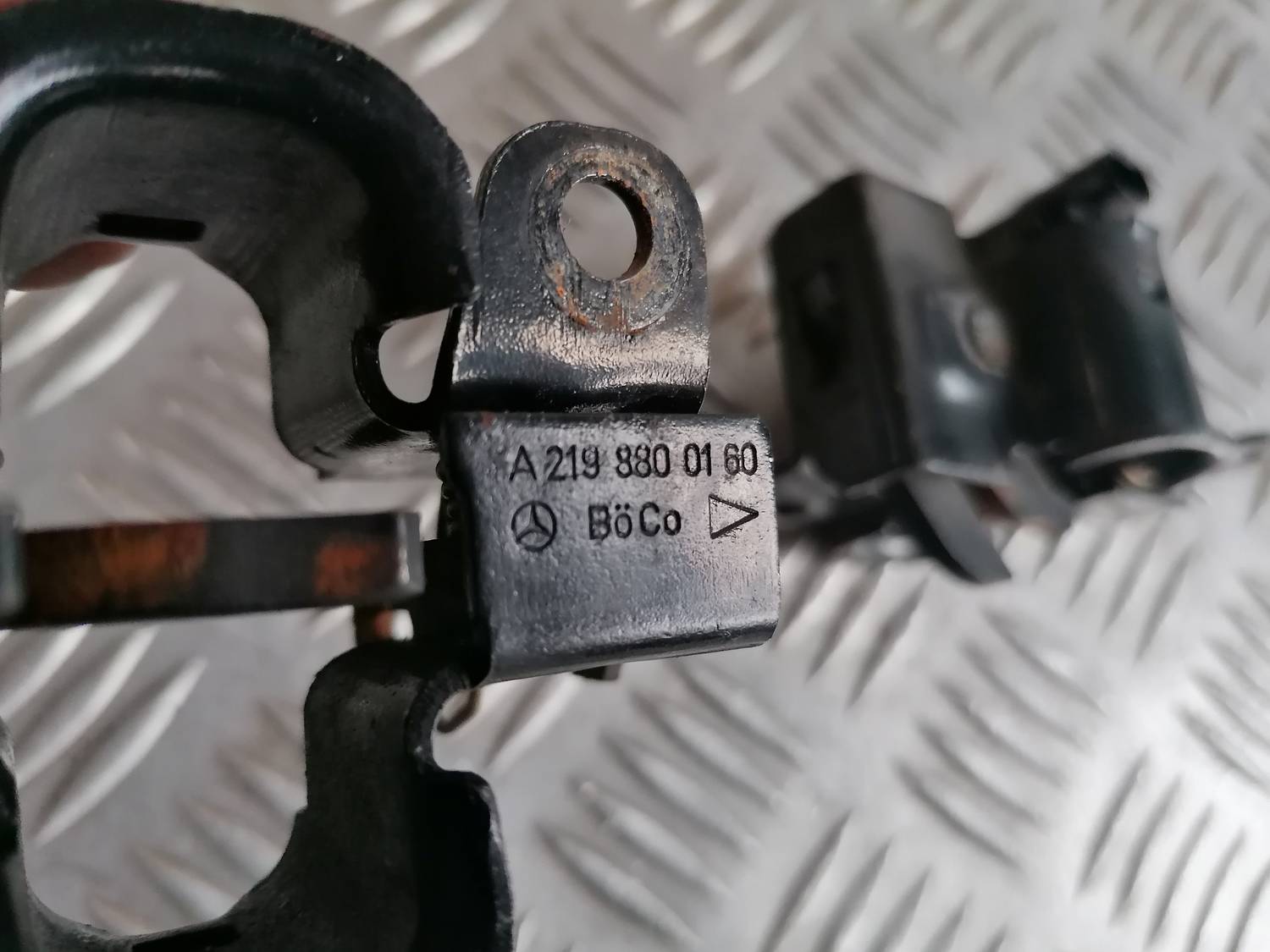 Pārsega slēdzene priekš MERCEDES BENZ ML280 2008 OBSIDIAN BLACK 6 Pārsega slēdzene priekš MERCEDES BENZ ML280 2008 OBSIDIAN BLACK