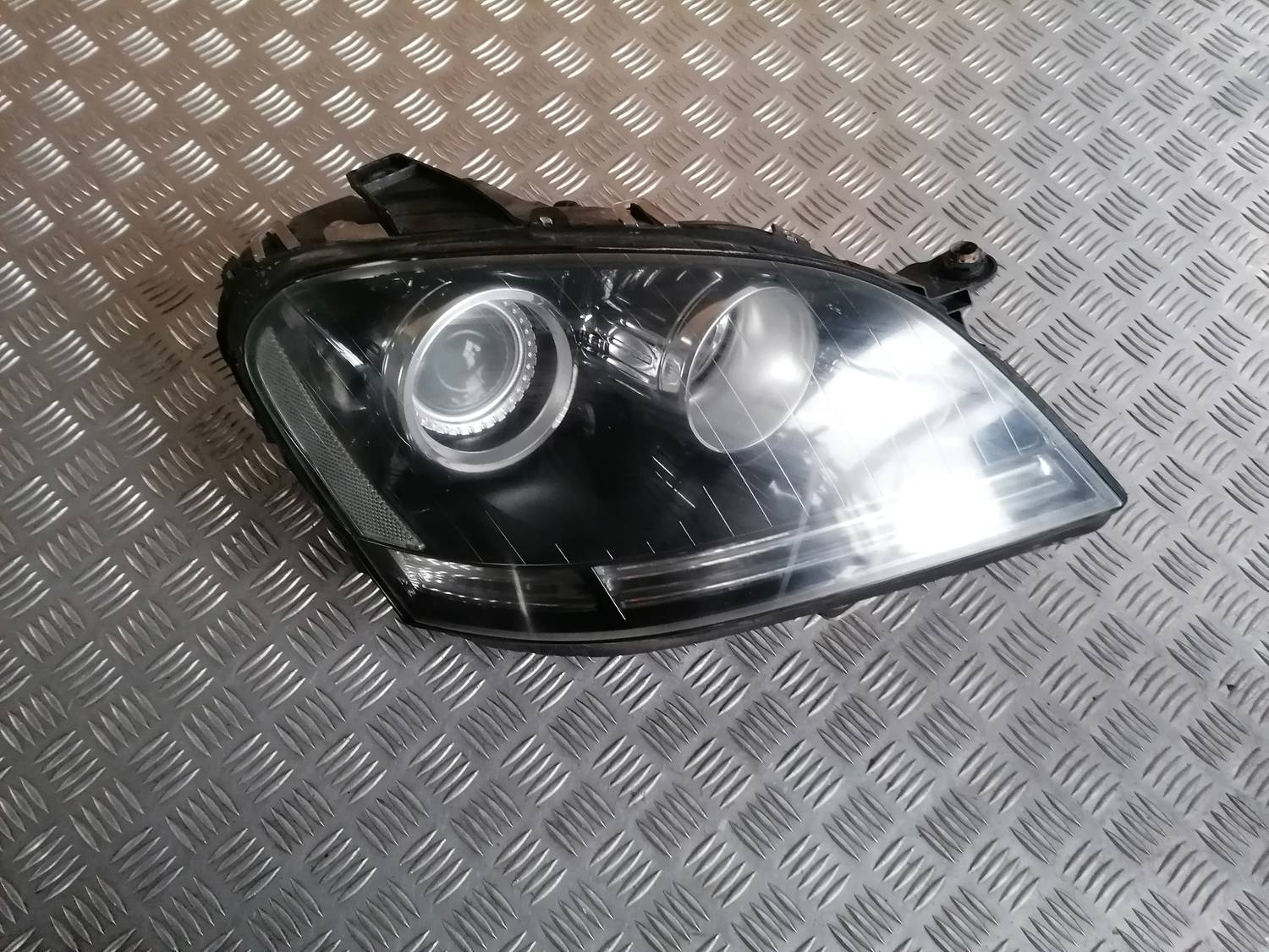 Priekšējais labais lukturis priekš MERCEDES BENZ ML280 2008 OBSIDIAN BLACK