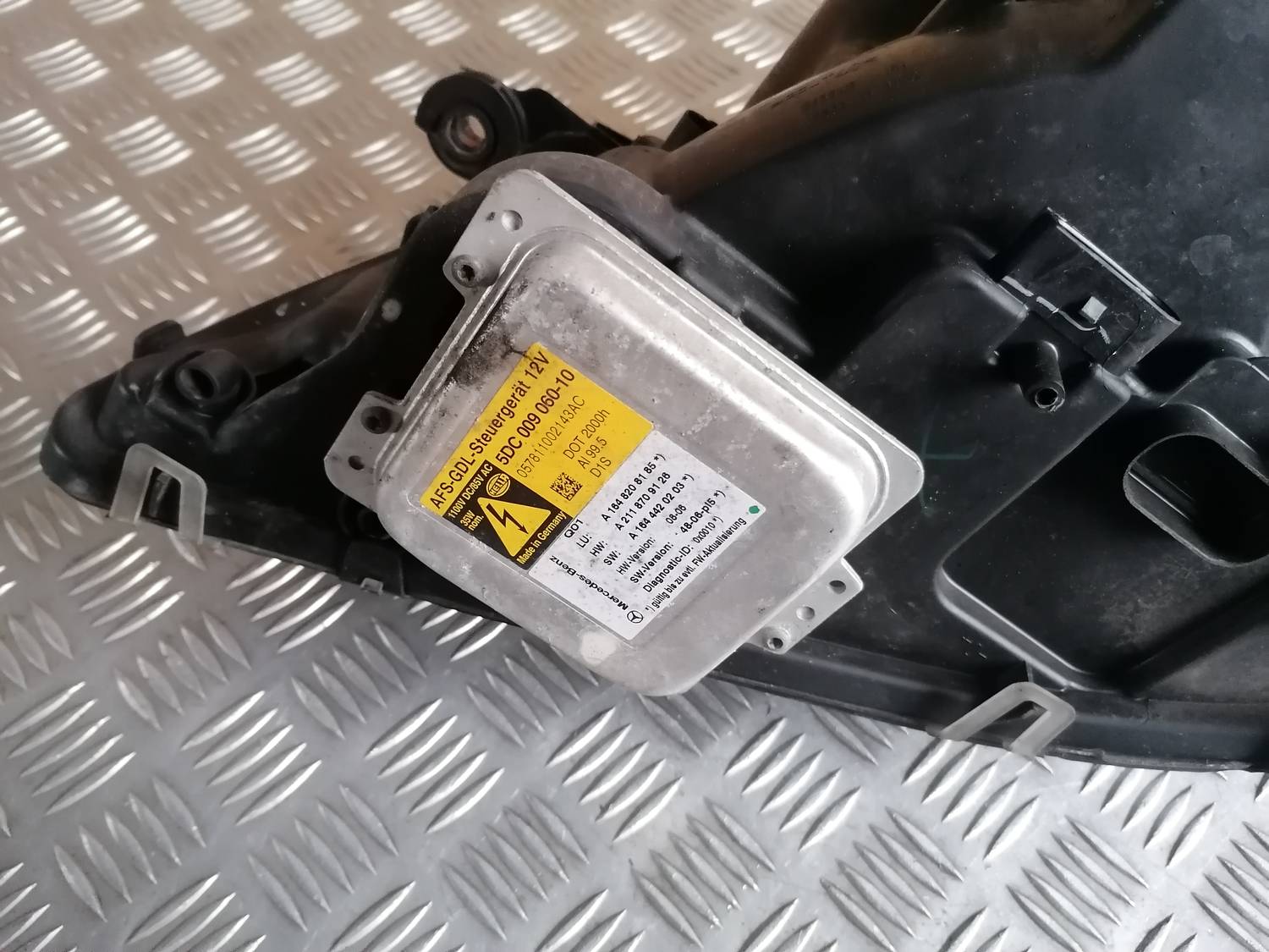 Priekšējais labais lukturis priekš MERCEDES BENZ ML280 2008 OBSIDIAN BLACK