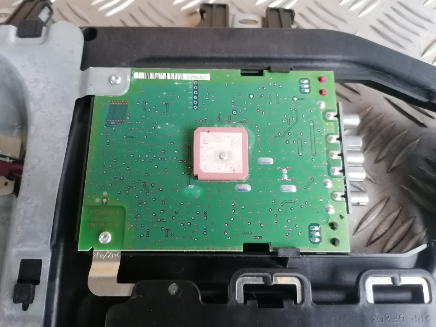 Antenas pastiprinātāja bloks priekš MERCEDES BENZ ML280 2008 OBSIDIAN BLACK