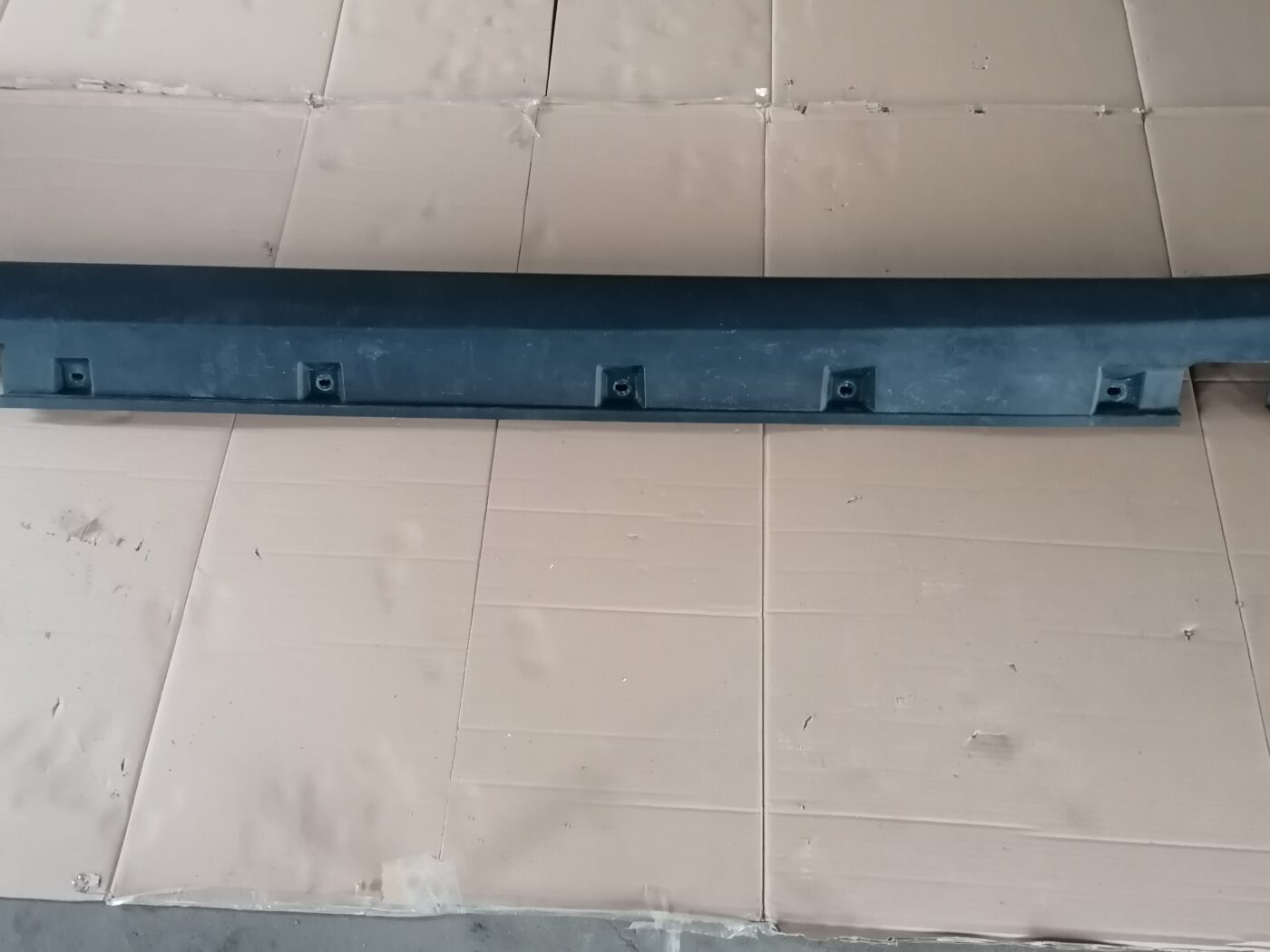 Ārēja sliekšņa laba uzlika priekš MERCEDES BENZ ML280 2008 OBSIDIAN BLACK 2 Ārēja sliekšņa laba uzlika priekš MERCEDES BENZ ML280 2008 OBSIDIAN BLACK