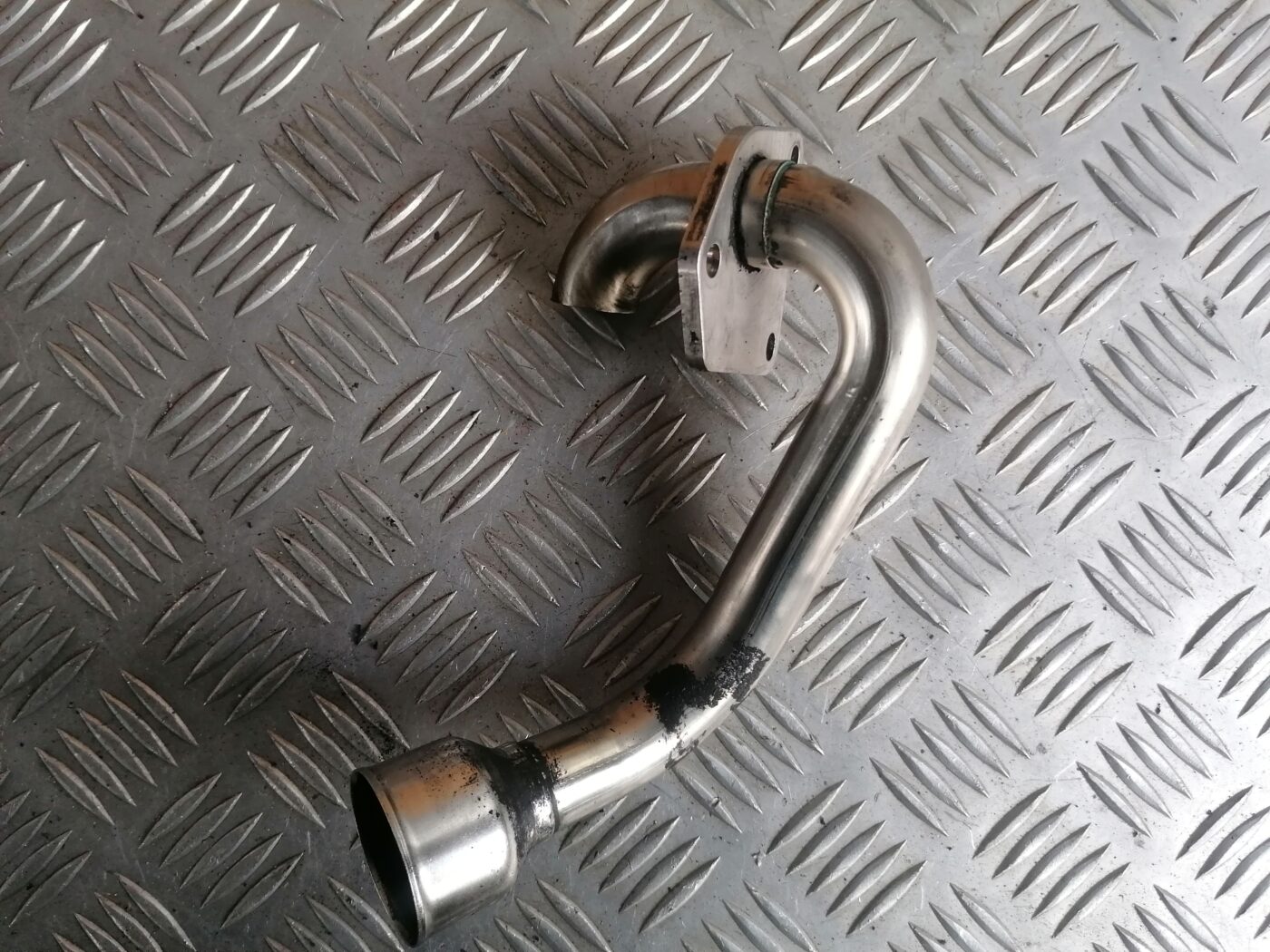 EGR caurule priekš MERCEDES BENZ ML280 2008 OBSIDIAN BLACK 2 EGR caurule priekš MERCEDES BENZ ML280 2008 OBSIDIAN BLACK