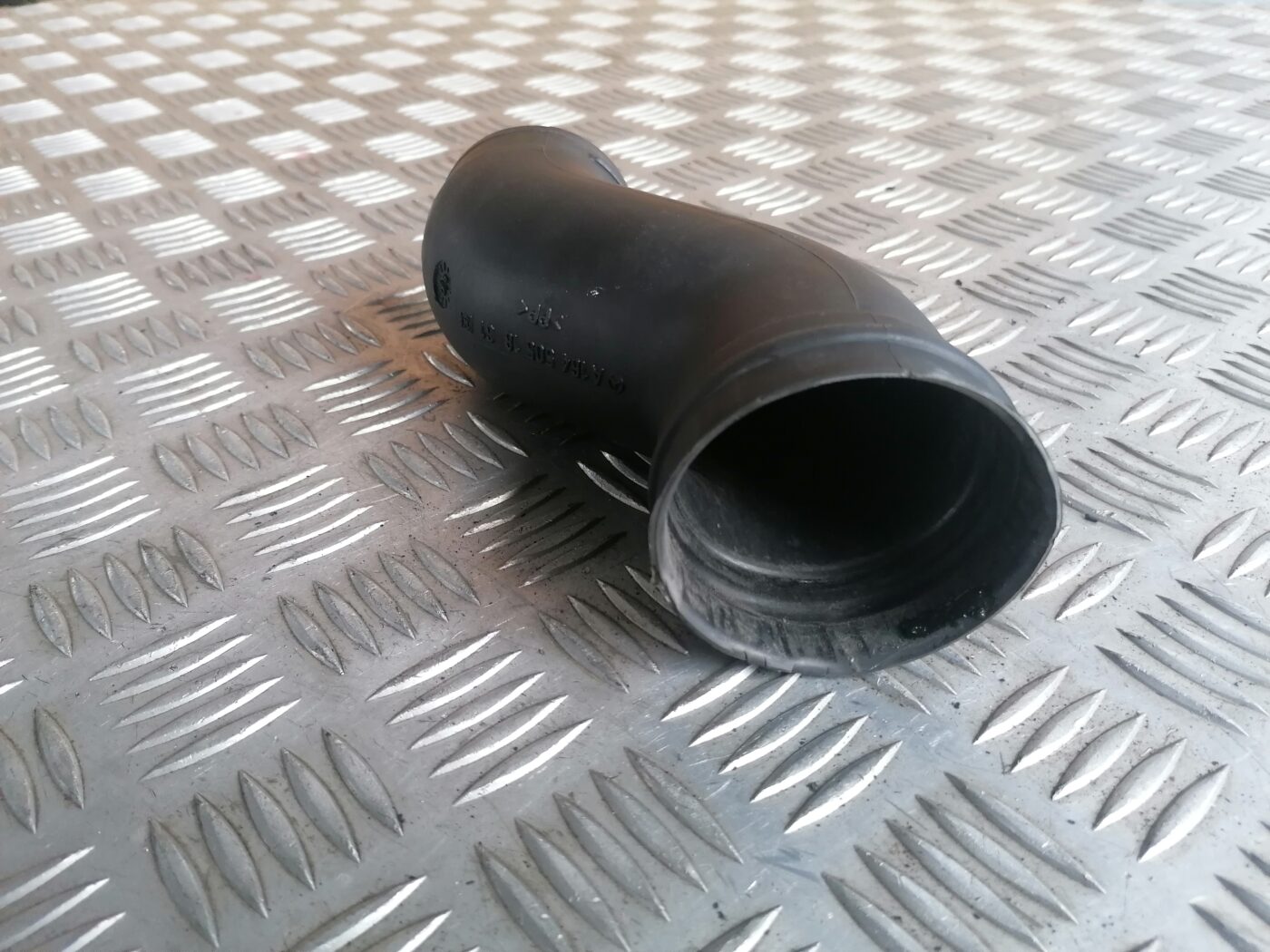 Gaisa filtra korpusa caurule priekš MERCEDES BENZ ML280 2008 OBSIDIAN BLACK