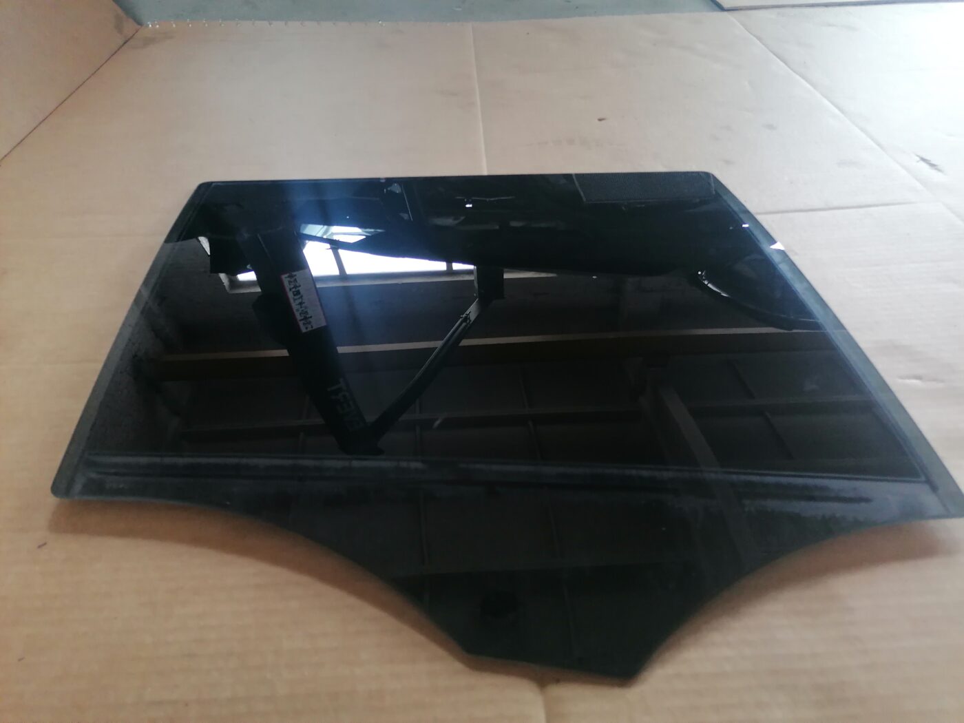 Aizmugurējo labo durvju stikls priekš MERCEDES BENZ ML280 2008 OBSIDIAN BLACK 3 Aizmugurējo labo durvju stikls priekš MERCEDES BENZ ML280 2008 OBSIDIAN BLACK