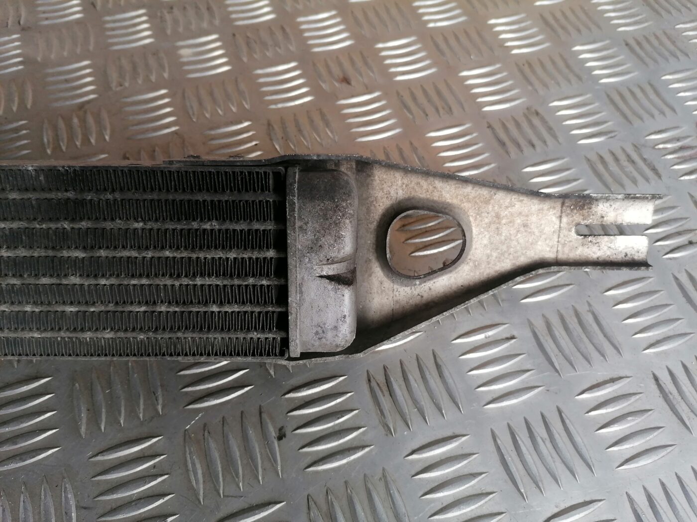 Eļļas radiators priekš MERCEDES BENZ ML280 2008 OBSIDIAN BLACK 8 Eļļas radiators priekš MERCEDES BENZ ML280 2008 OBSIDIAN BLACK