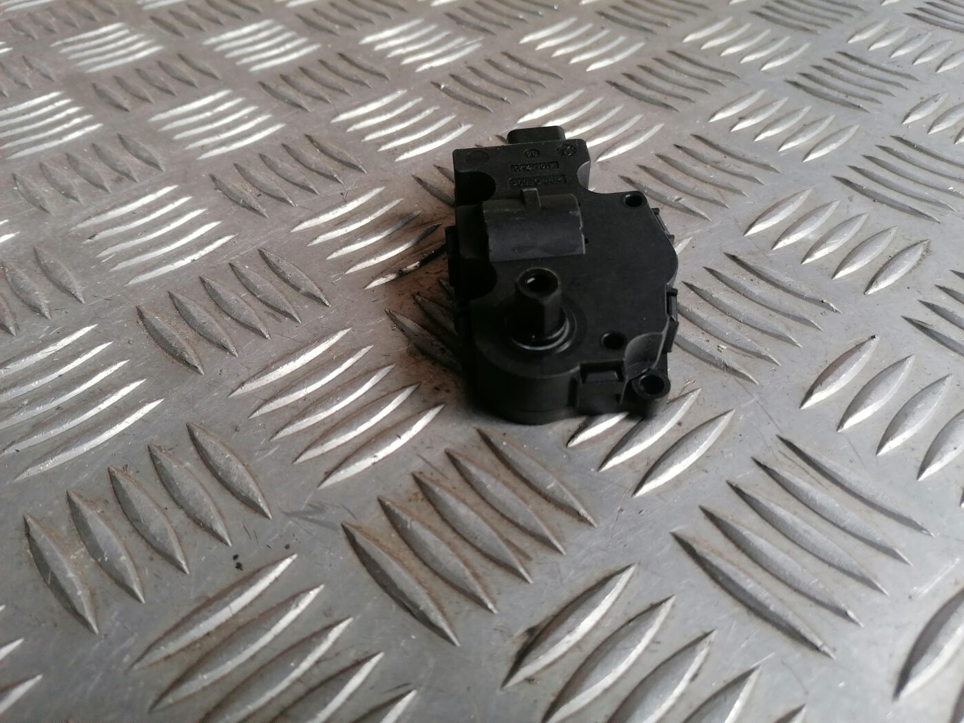 Apsildes sistēmas aktuators priekš MERCEDES BENZ ML280 2008 OBSIDIAN BLACK 3 Apsildes sistēmas aktuators priekš MERCEDES BENZ ML280 2008 OBSIDIAN BLACK