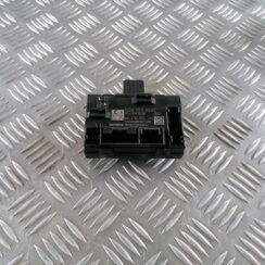 Priekšējo kreiso durvju vadības bloks priekš VW CRAFTER 2018