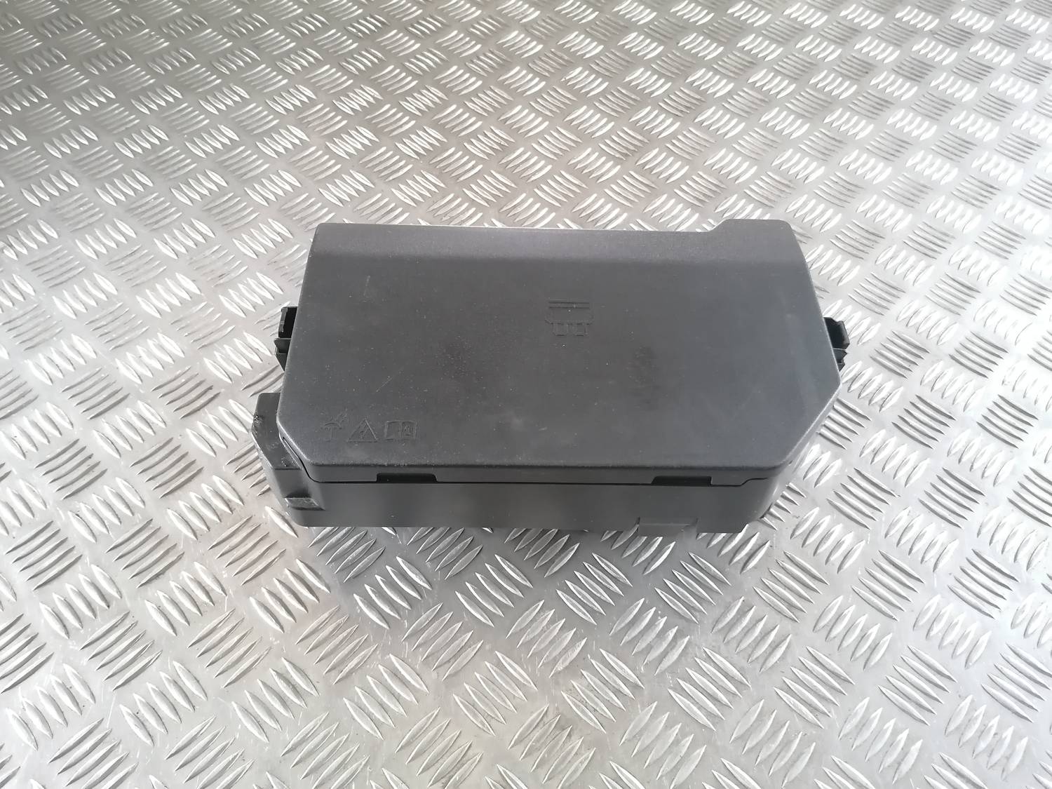 Drošinātāju kārbas korpuss priekš VW CRAFTER 2018