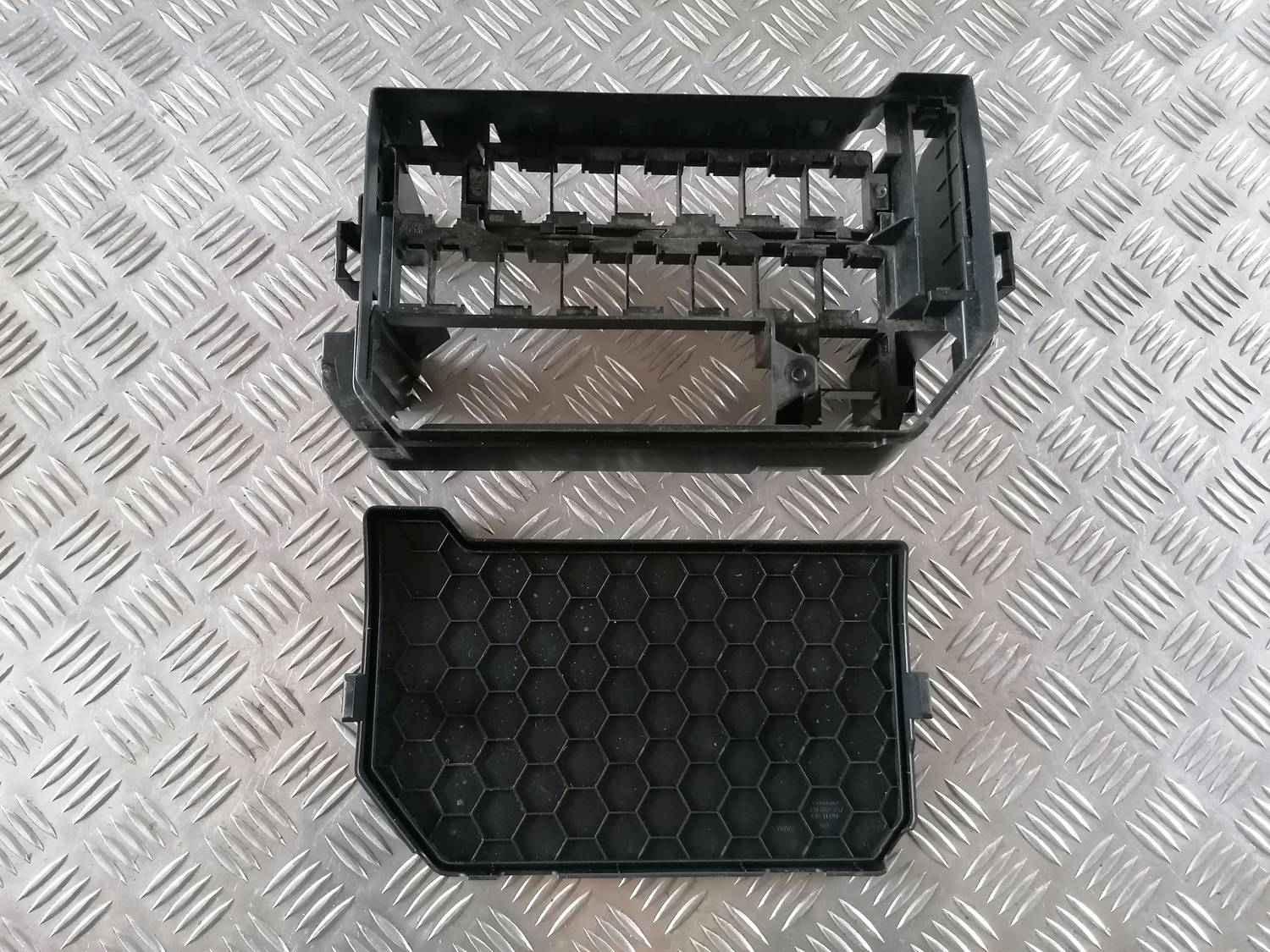 Drošinātāju kārbas korpuss priekš VW CRAFTER 2018