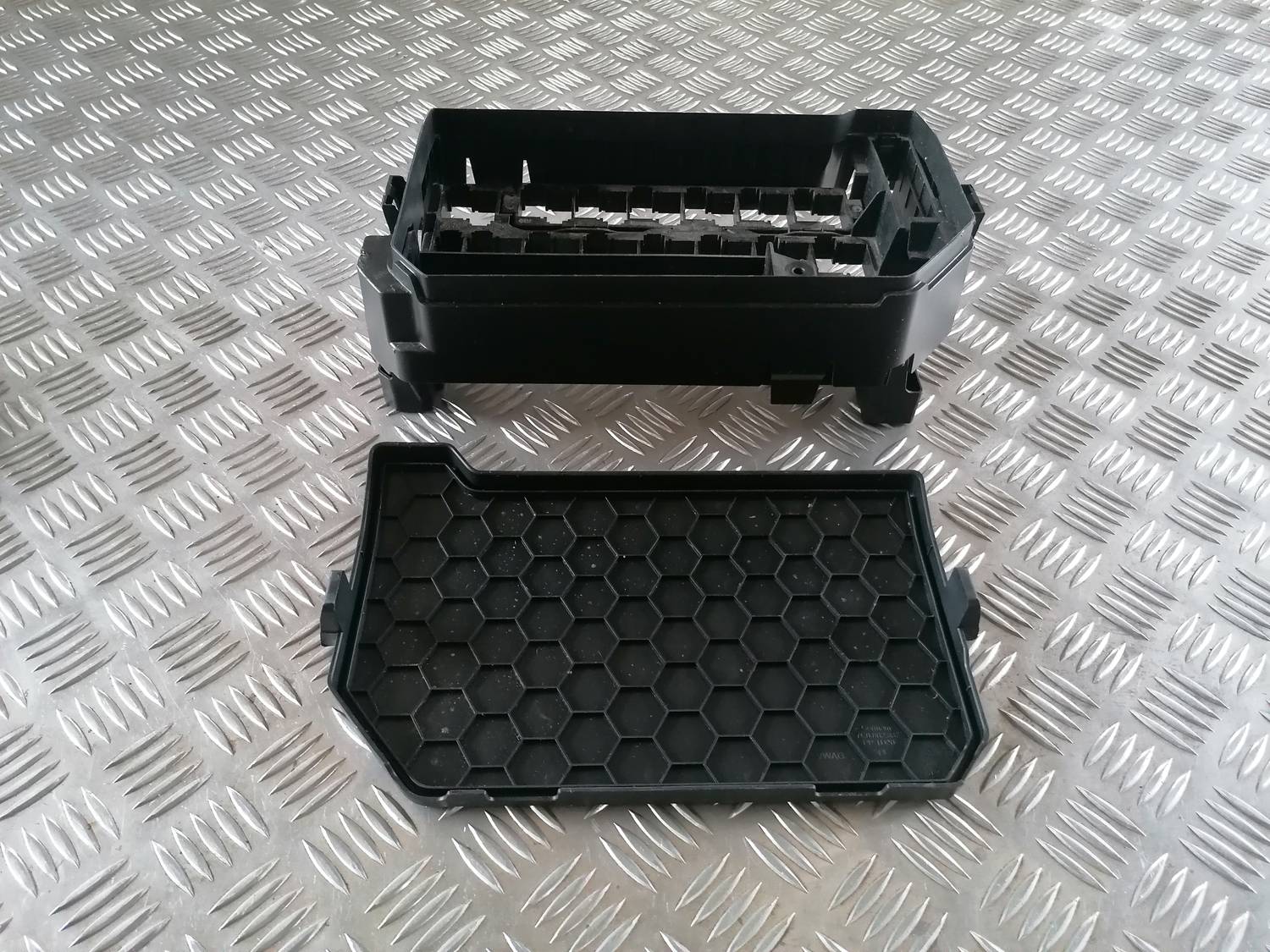 Drošinātāju kārbas korpuss priekš VW CRAFTER 2018