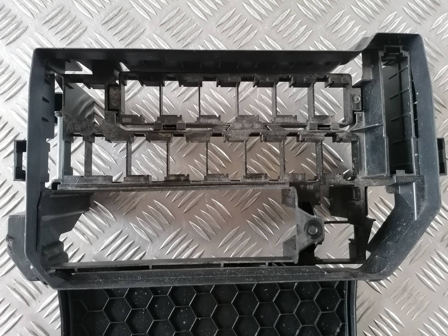 Drošinātāju kārbas korpuss priekš VW CRAFTER 2018