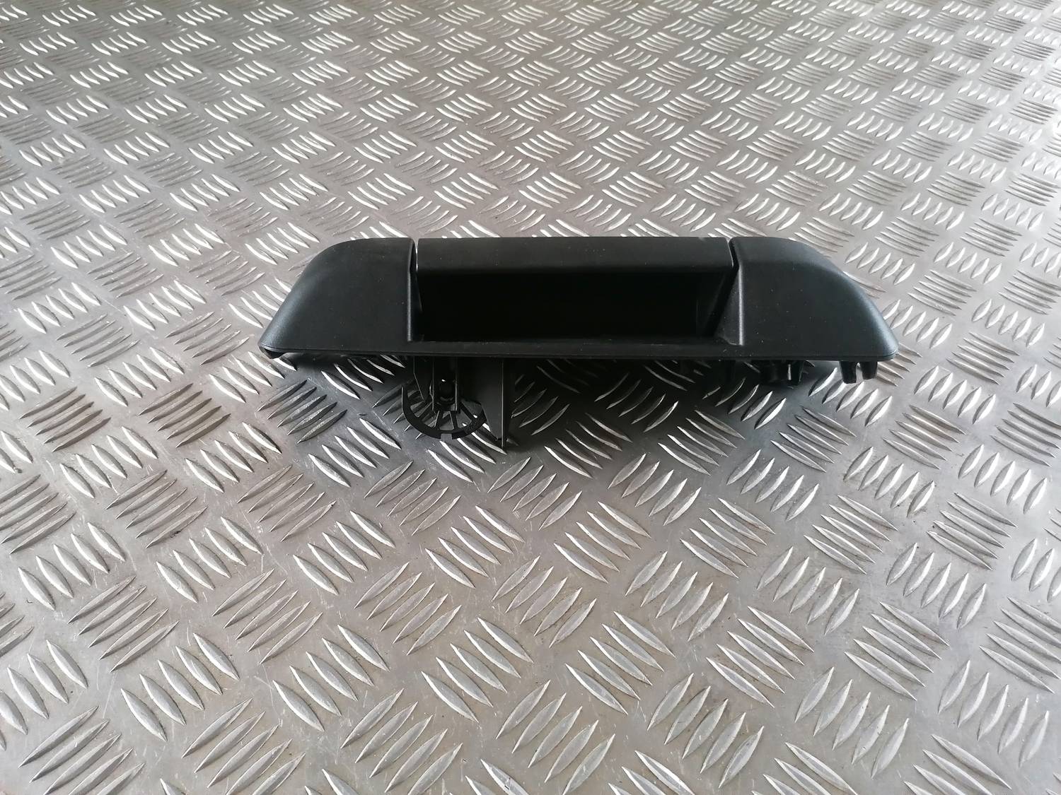 Salona durvju rokturis, aizmugures labais priekš VW CRAFTER 2018 1 Salona durvju rokturis, aizmugures labais priekš VW CRAFTER 2018