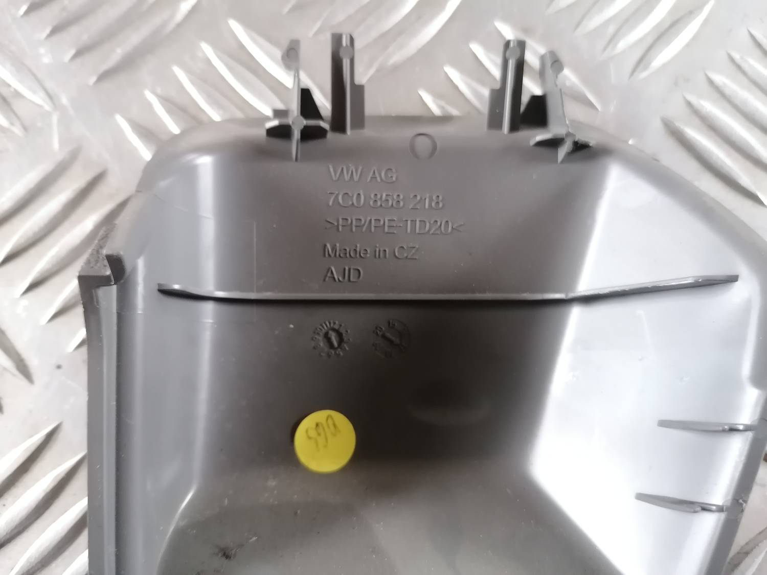 Mērinstrumentu paneļa dekoratīvā uzlika priekš VW CRAFTER 2018 3 Mērinstrumentu paneļa dekoratīvā uzlika priekš VW CRAFTER 2018