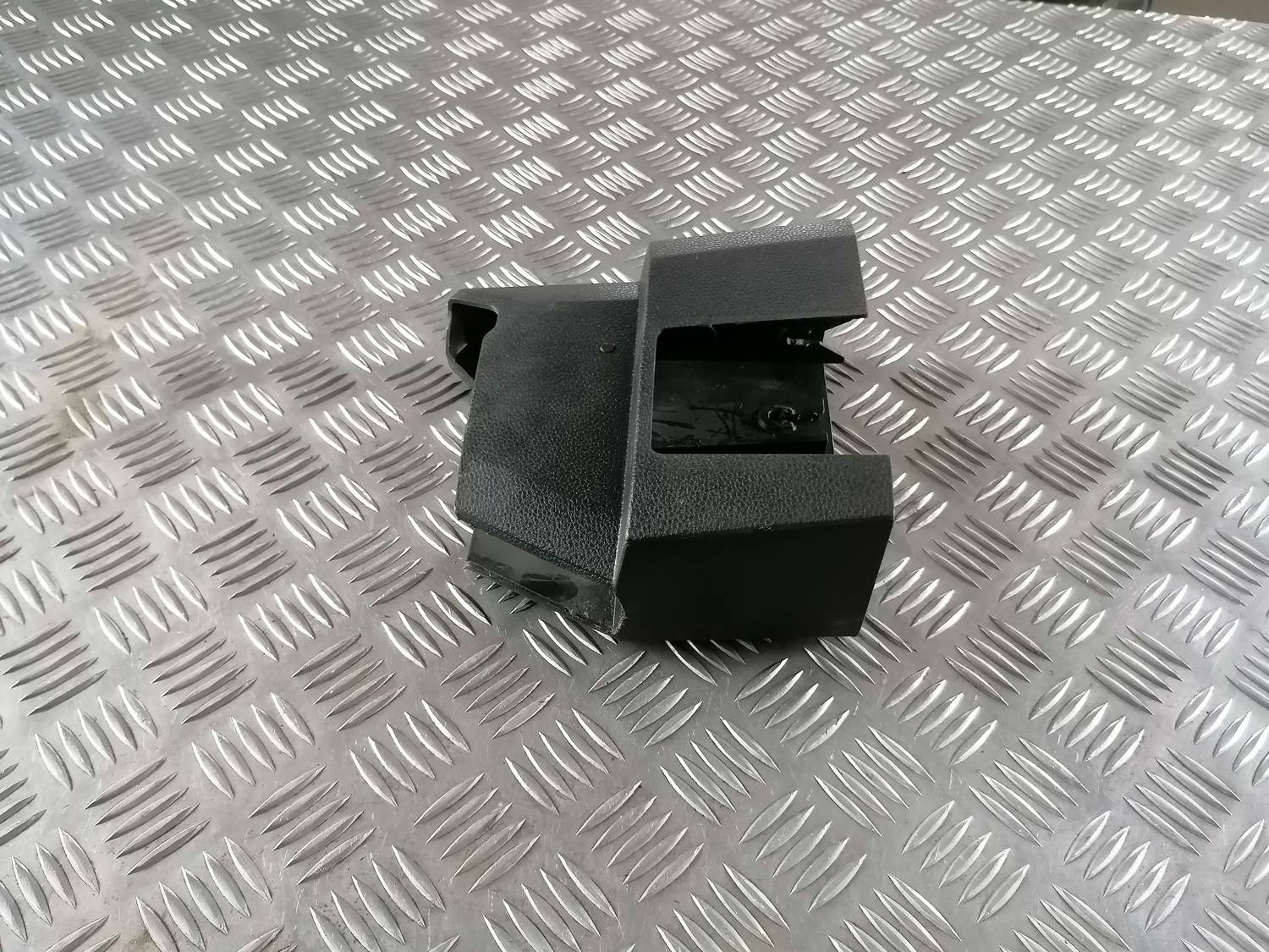 Centrālās konsoles (apdares) vidēja daļa priekš VW CRAFTER 2018 2 Centrālās konsoles (apdares) vidēja daļa priekš VW CRAFTER 2018