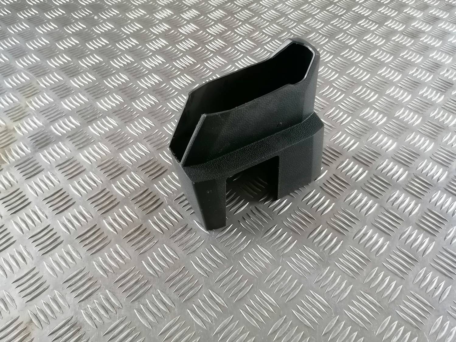 Centrālās konsoles (apdares) vidēja daļa priekš VW CRAFTER 2018 4 Centrālās konsoles (apdares) vidēja daļa priekš VW CRAFTER 2018